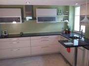 fugenloser-wand-und-bodenbelag-kueche