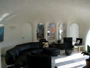 lehmwaende-und-lehmdecke-wohnzimmer